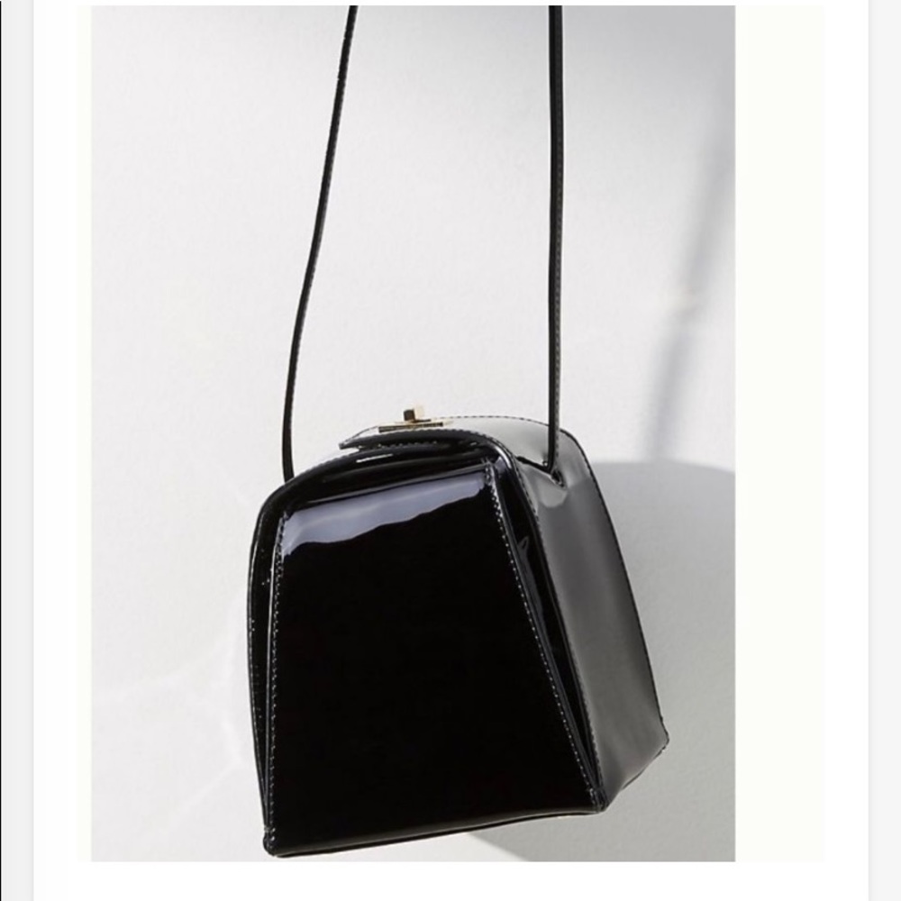 Like new Neely and Chloe Pyramid bag